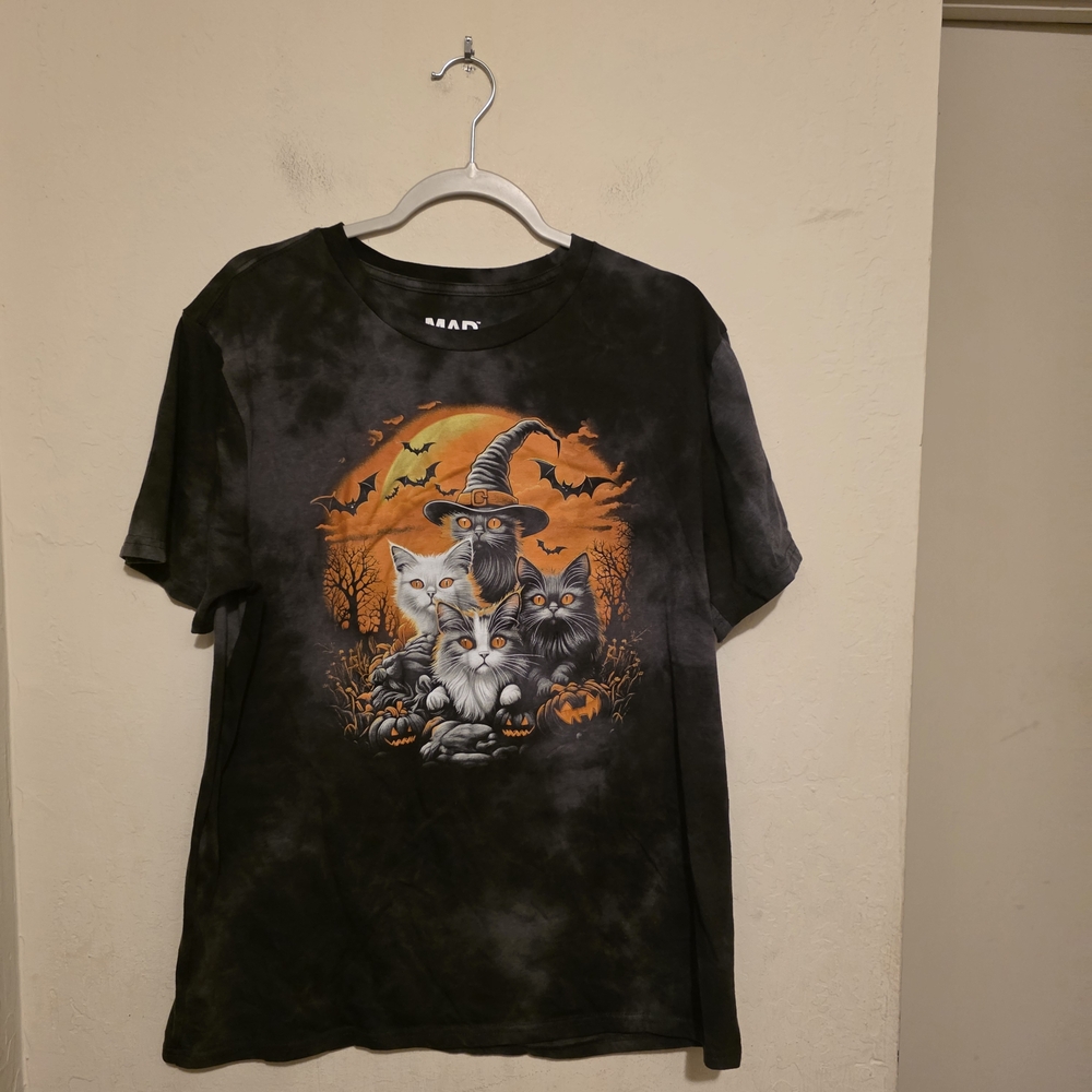 MAD Engine Black Halloween Cat Graphic Tee with Orange Moon Size XL